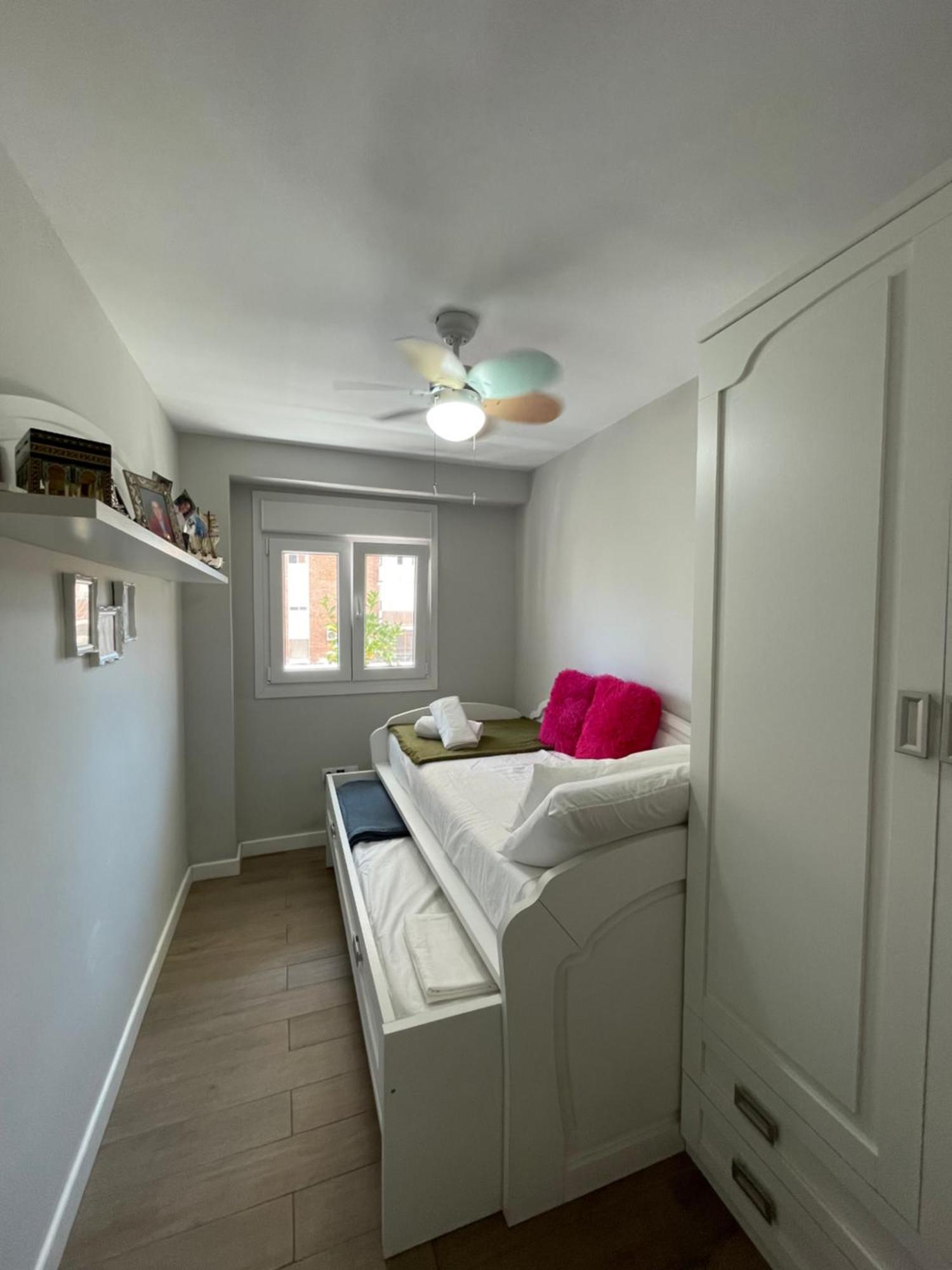 Cozy In Stylish Flat Just Steps From The Habitación en casa particular