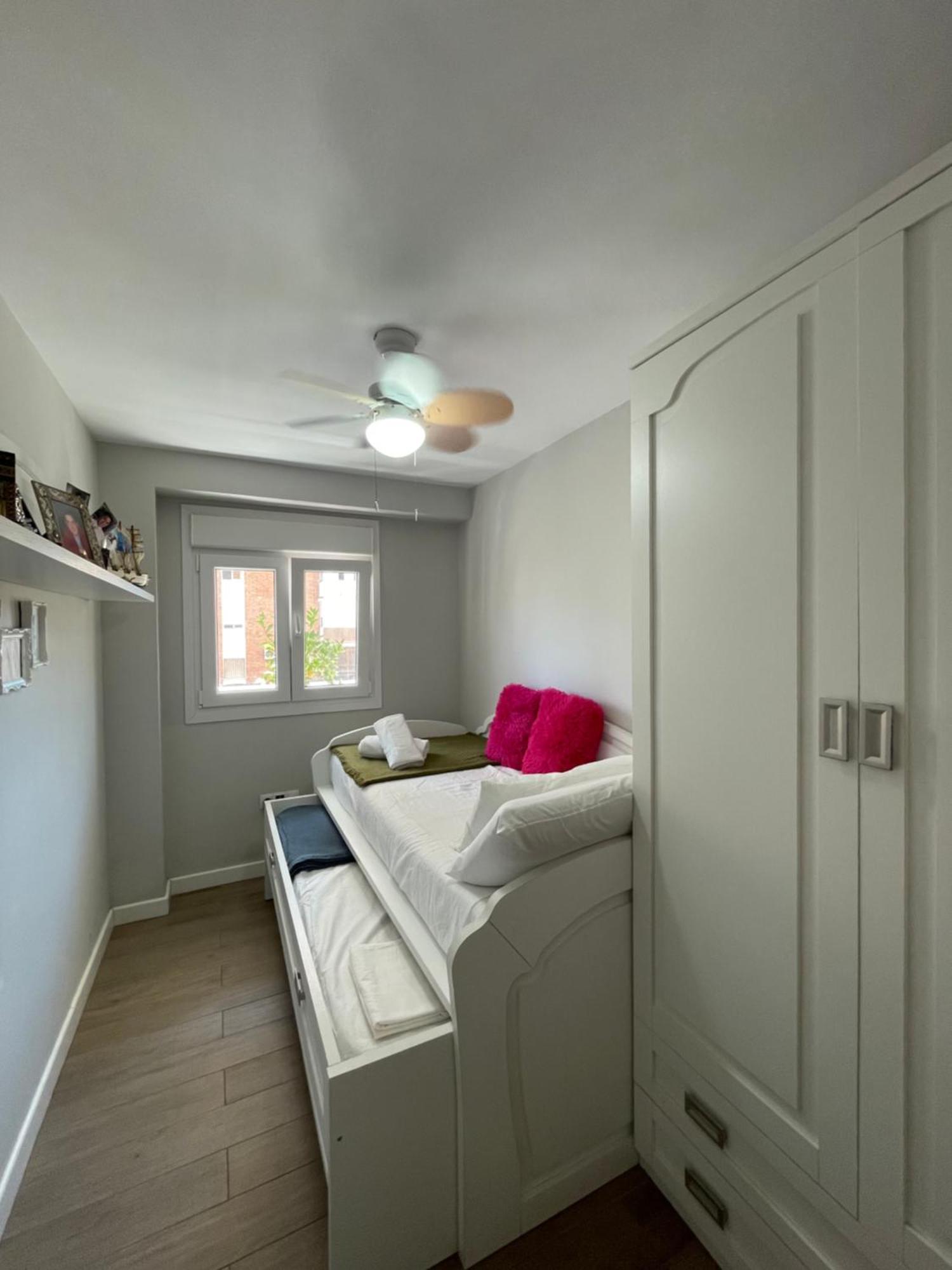 Cozy In Stylish Flat Just Steps From The Habitación en casa particular Cádiz